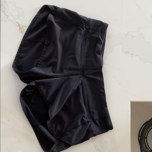 Lulu lemon Speed Up Shorts 2.5” Size 6